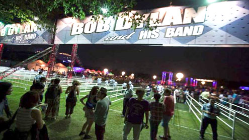 Bob Dylan rocks Vietnam in special concert