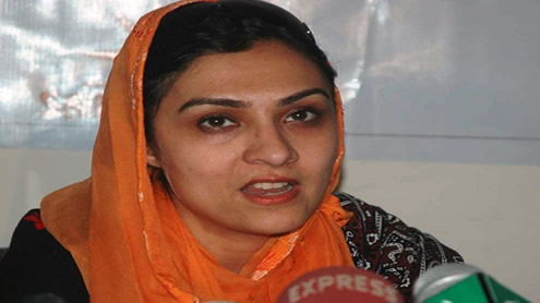 Marvi Memon injured in a car accident on M-way