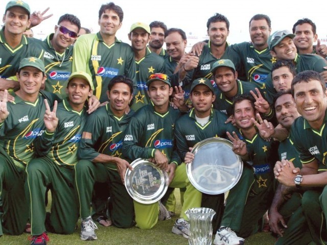 Pakistan eye clean sweep