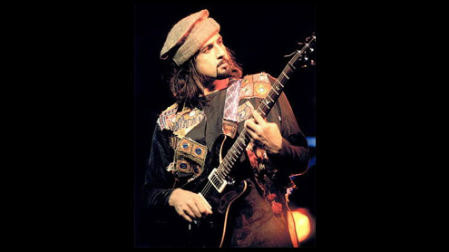 Indian PM invites Junoon to perform on his birthday