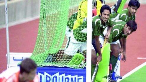 Fighting Pak go down to Australia