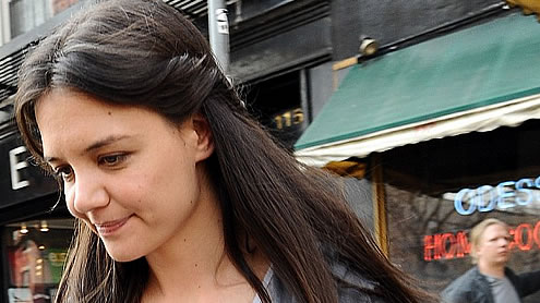 Katie Holmes shows Natural Beauty to work on New Movie