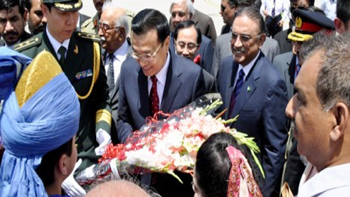 Political big-wigs catch up at luncheon for Chinese Premier