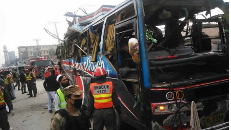 15 killed in Peshawar Bus Blast