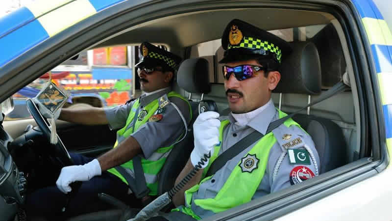 Careless Attitude of Traffic Wardens