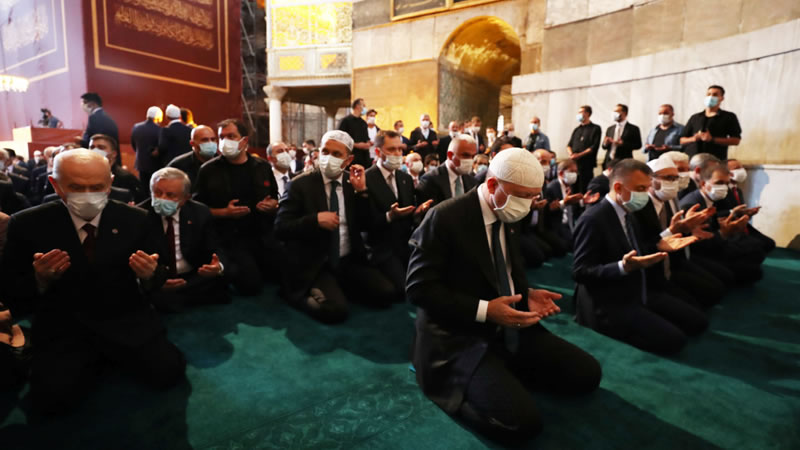 Erdogan Joins thousands to Pray for first time at Hagia Sophia Mosque in 86 Years