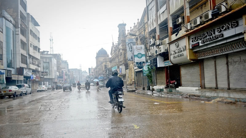 Heavy rains hamper business activities in Karachi