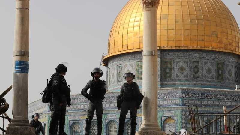 Violence erupts at Al Aqsa mosque as Israel marks Jerusalem Day