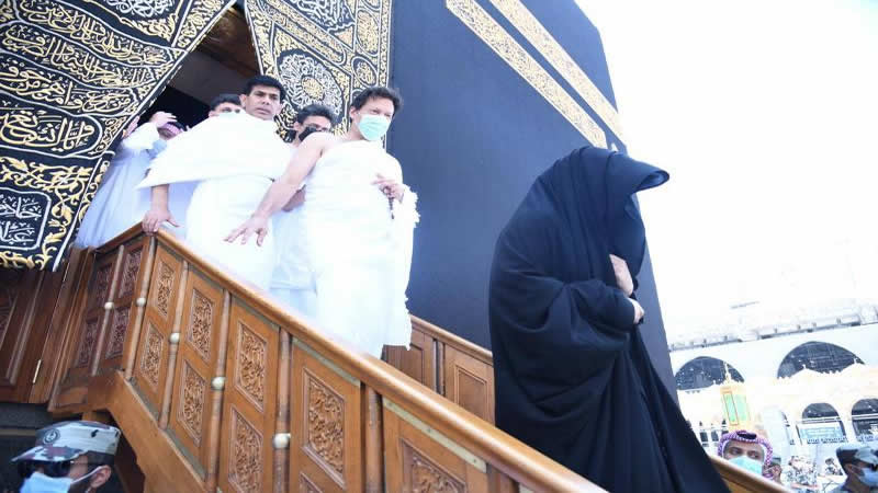 Kabah’s doors opened for PM Khan as he performs Umrah