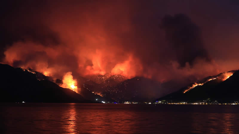 4 killed, more than 180 Injured as Forest Fires Rage near Turkish resorts