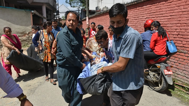 new quake hits shattered Nepal