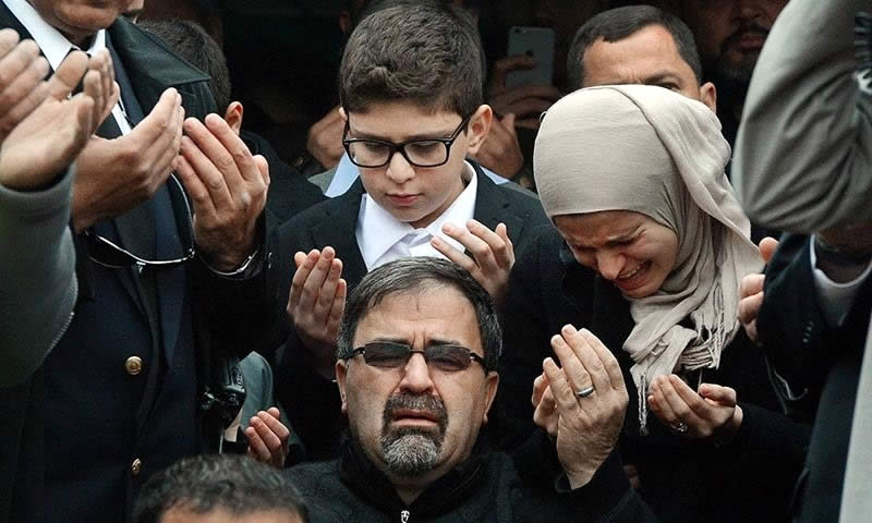 Thousands attend funeral